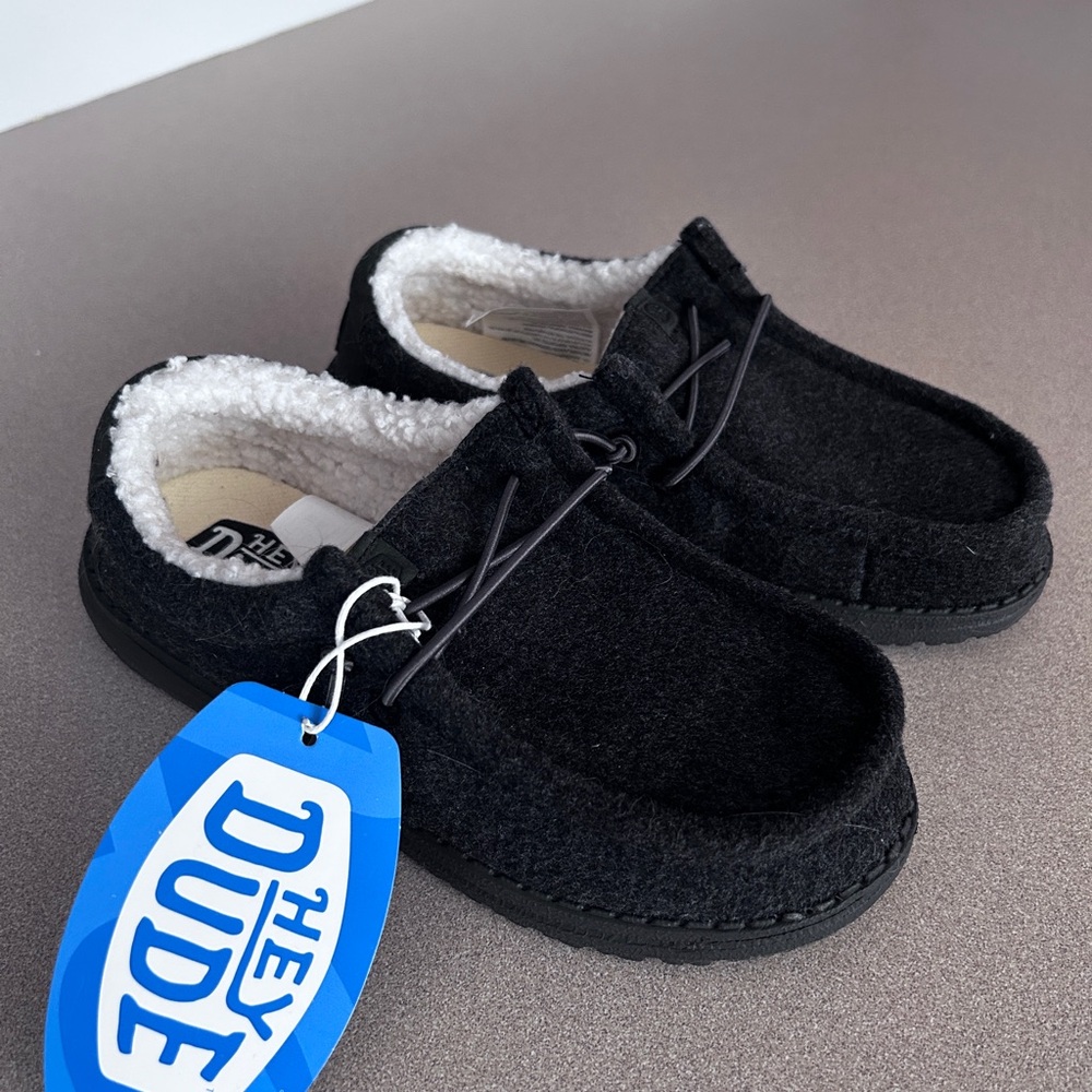 Hey Dude Black Fleece-Lined Shoes